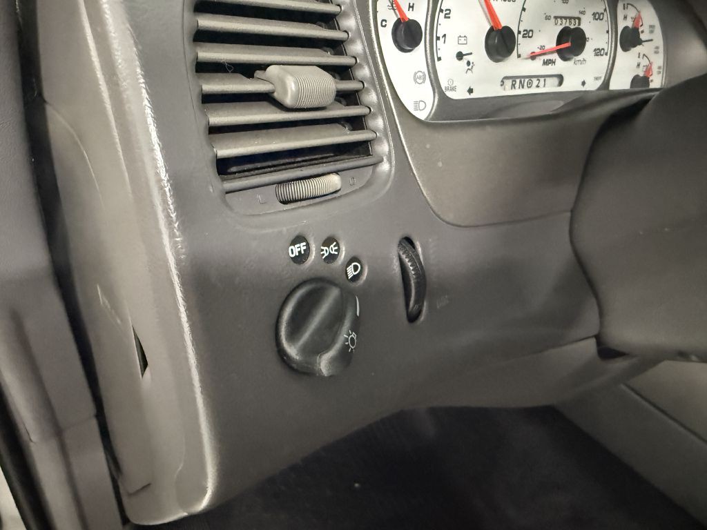 2001 Ford Explorer Image 15