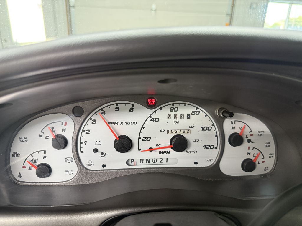 2001 Ford Explorer Image 16