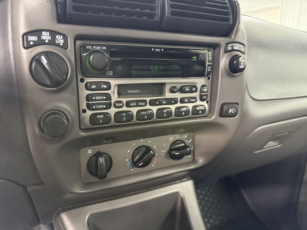 2001 Ford Explorer Image 17