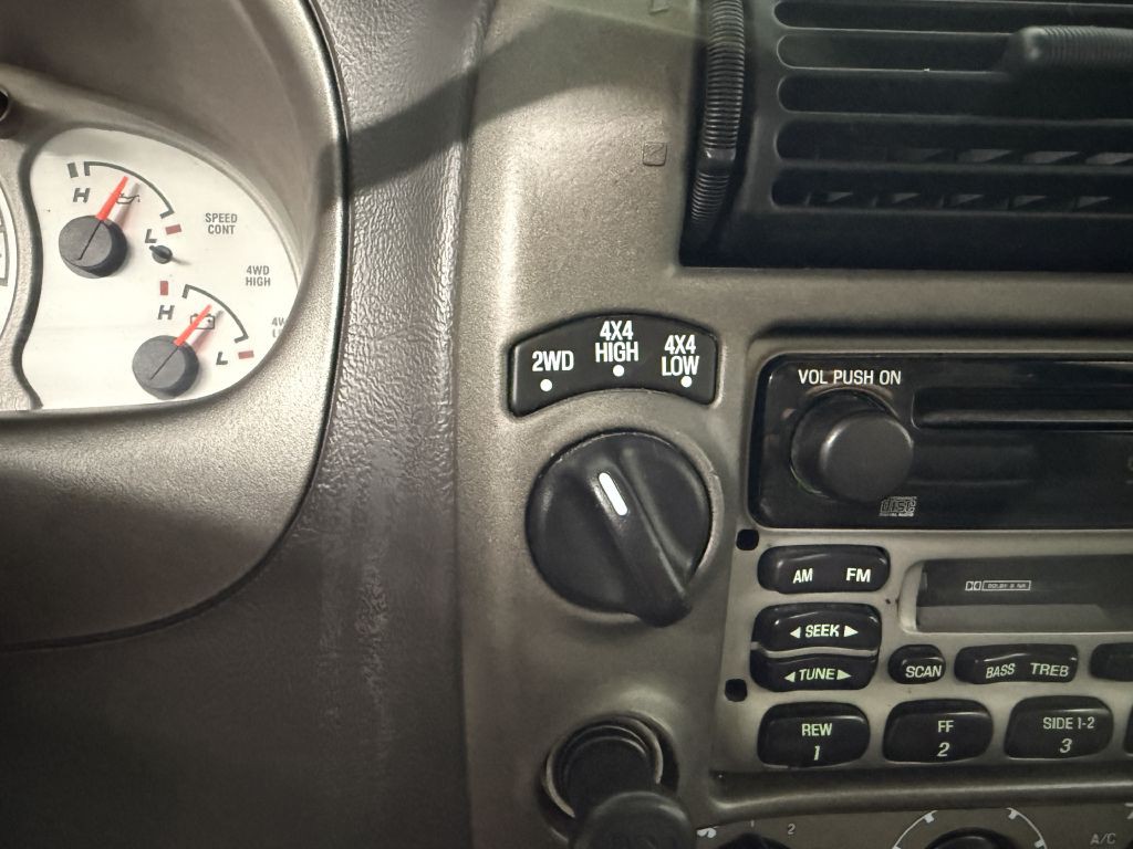2001 Ford Explorer Image 18