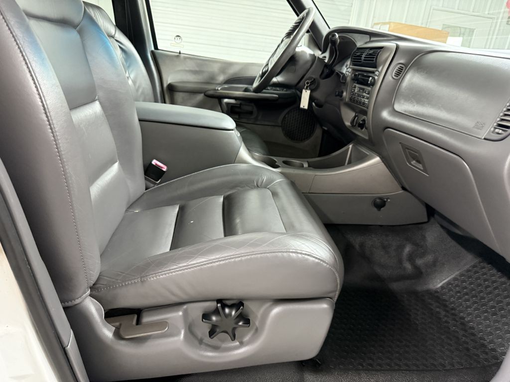 2001 Ford Explorer Image 28