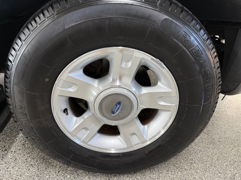 2001 Ford Explorer Image 30