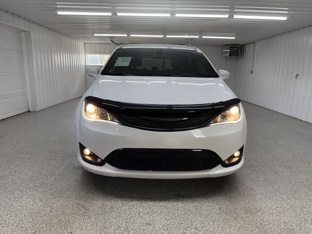 2019 Chrysler Pacifica Image 2