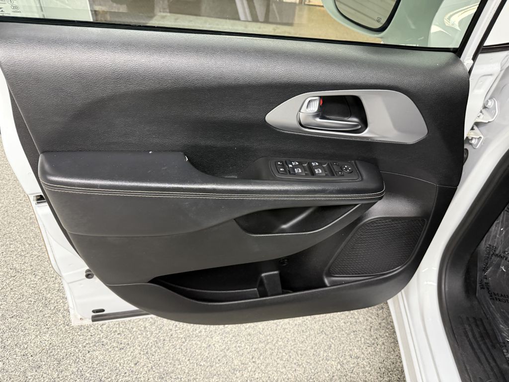2019 Chrysler Pacifica Image 22