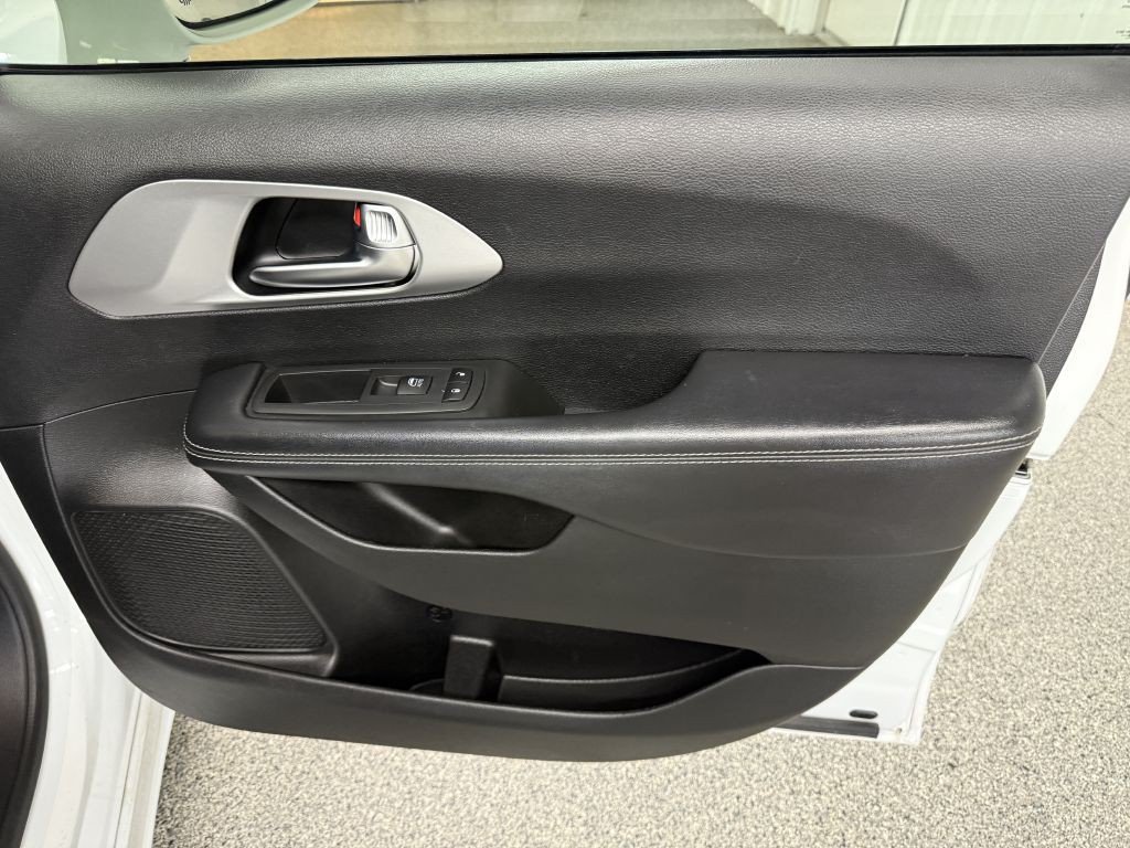 2019 Chrysler Pacifica Image 33