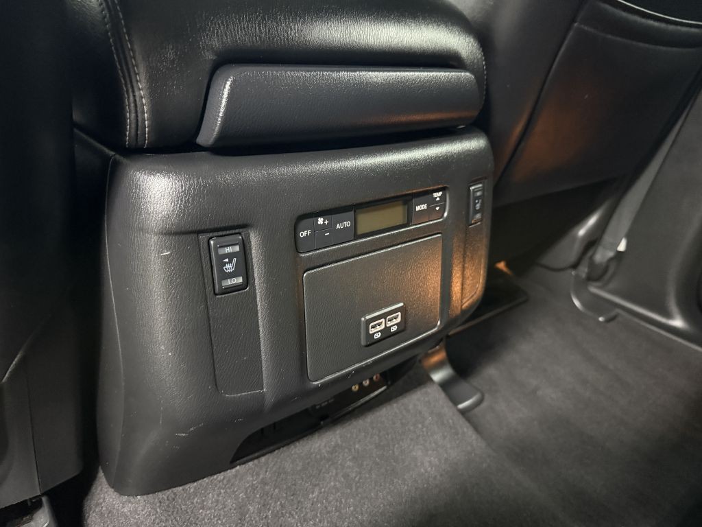 2017 Nissan Armada Image 24