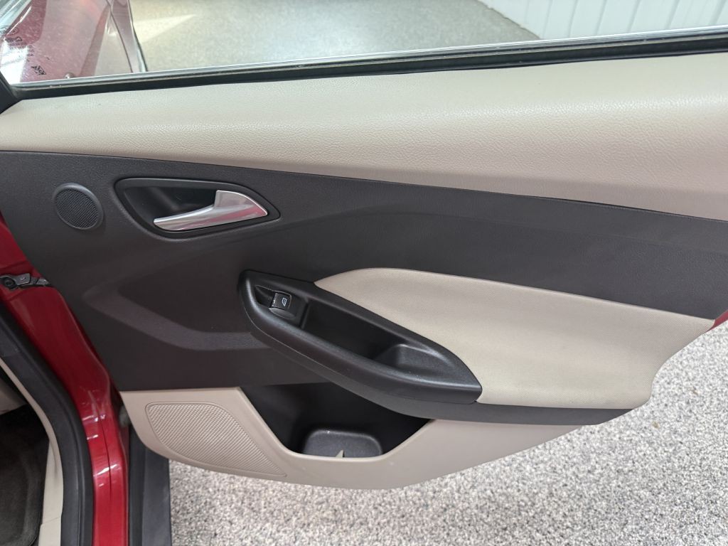 2012 Ford Focus Image 24