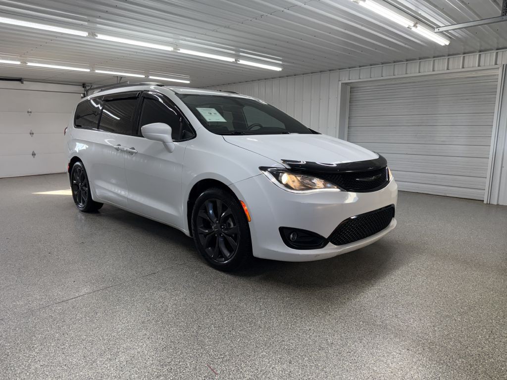 2018 Chrysler Pacifica Image 1