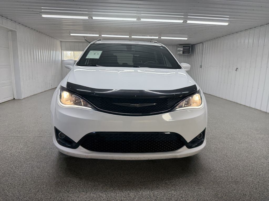 2018 Chrysler Pacifica Image 2