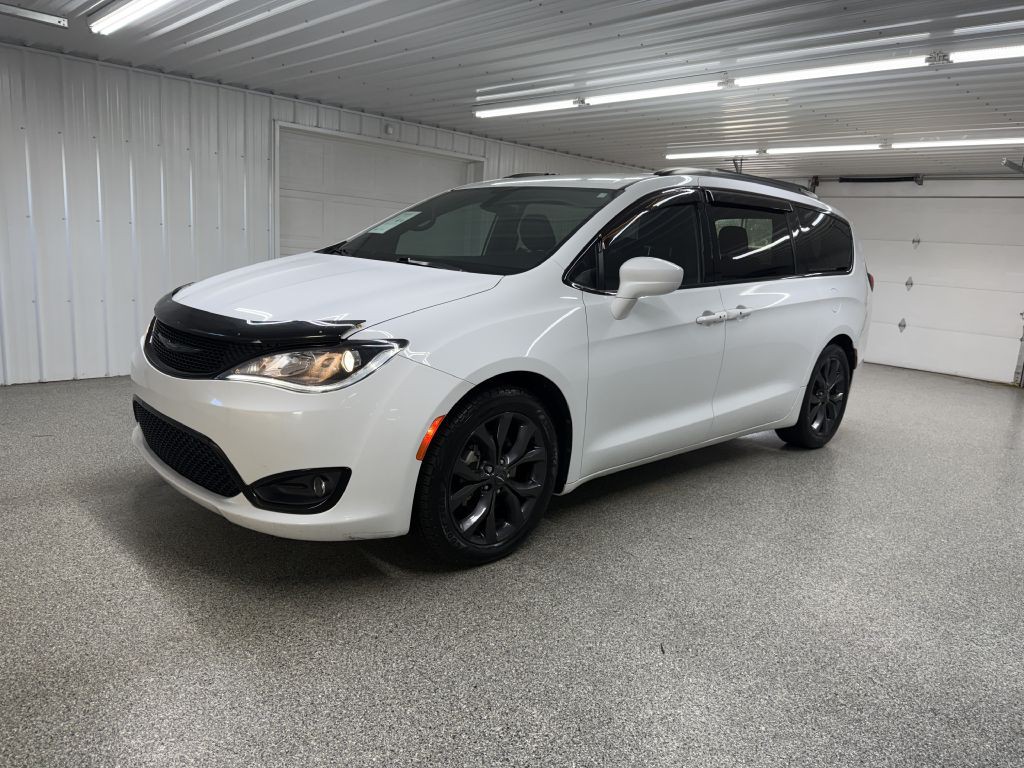 2018 Chrysler Pacifica Image 3