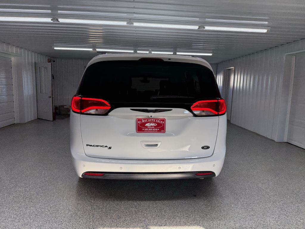 2018 Chrysler Pacifica Image 5