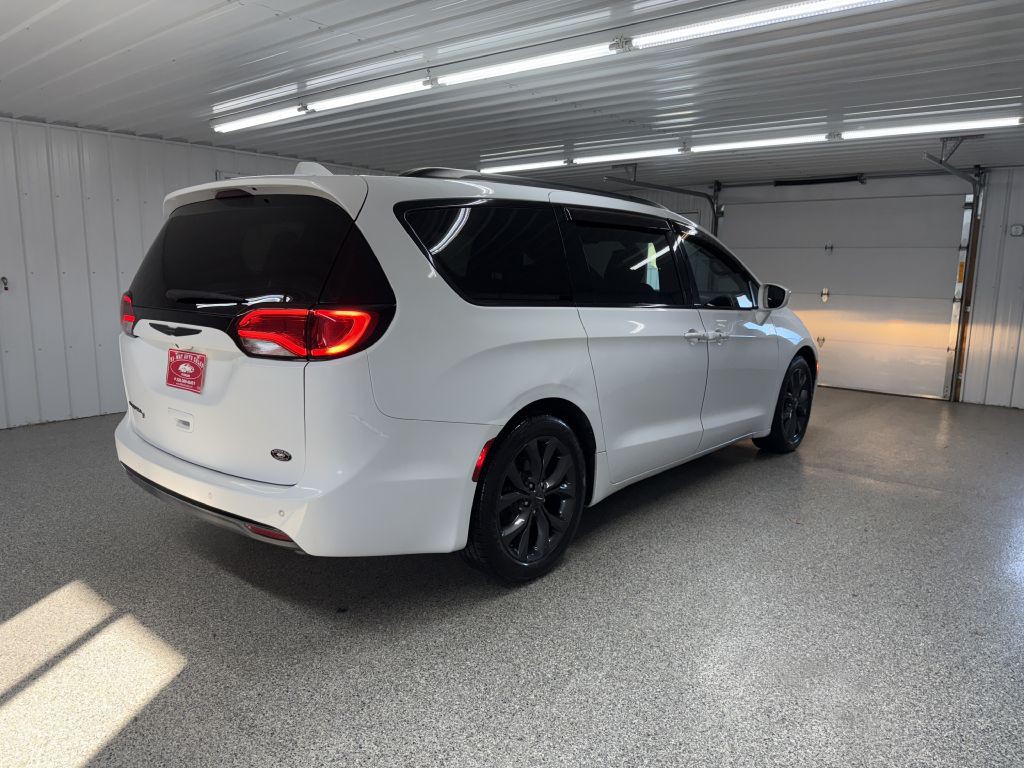 2018 Chrysler Pacifica Image 6