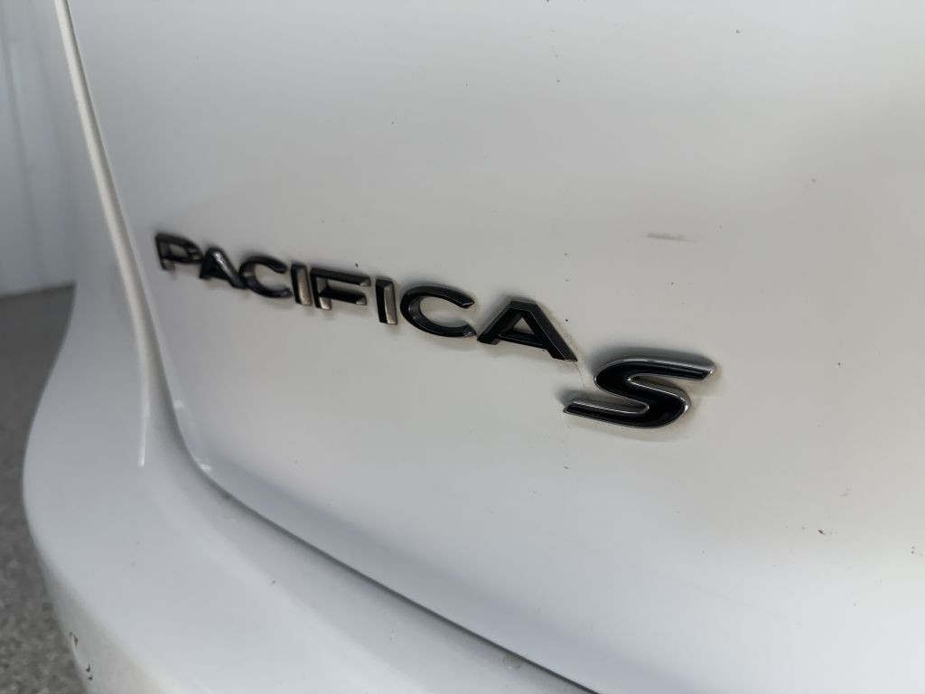 2018 Chrysler Pacifica Image 7