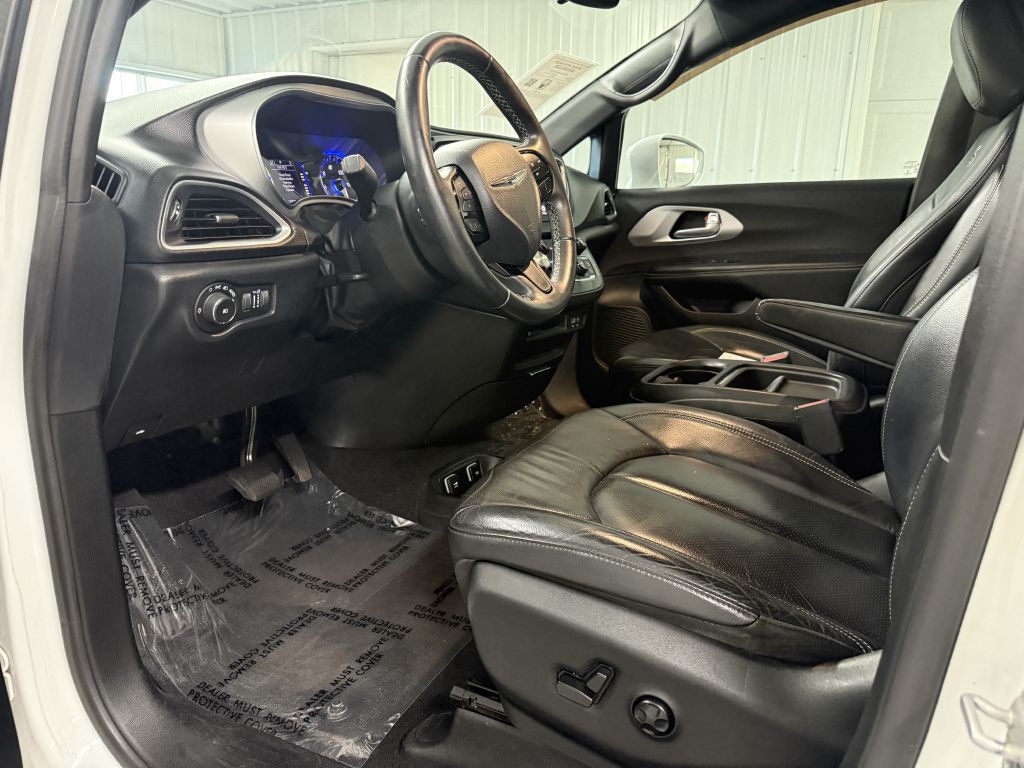 2018 Chrysler Pacifica Image 8
