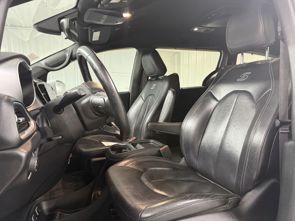 2018 Chrysler Pacifica Image 9