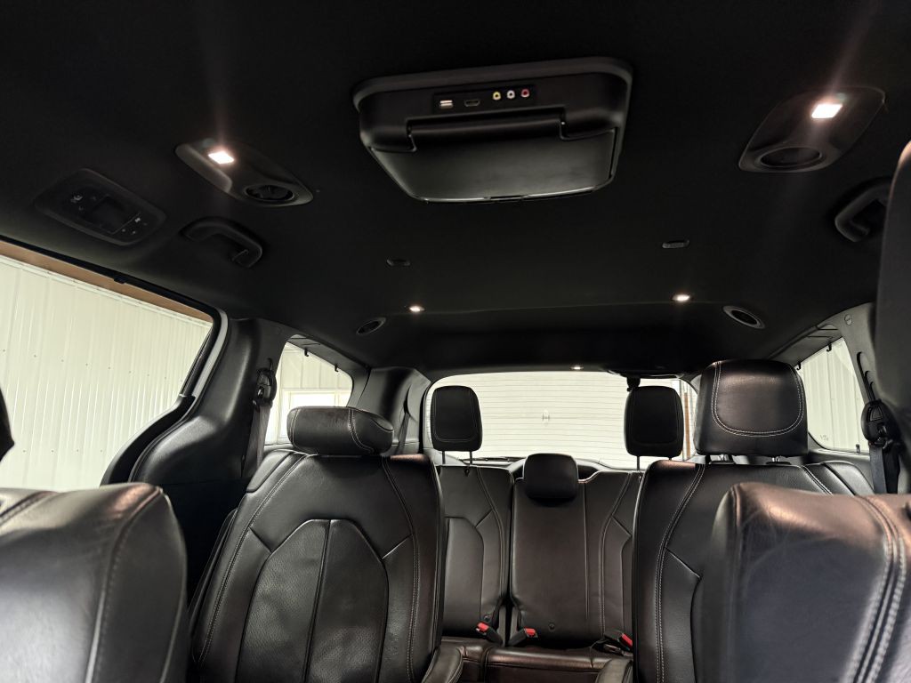 2018 Chrysler Pacifica Image 11