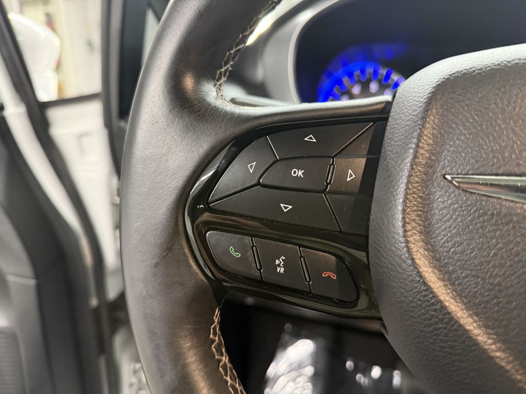 2018 Chrysler Pacifica Image 15