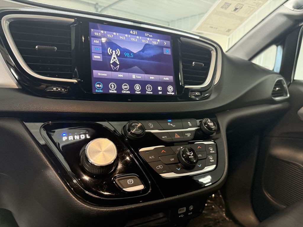 2018 Chrysler Pacifica Image 17