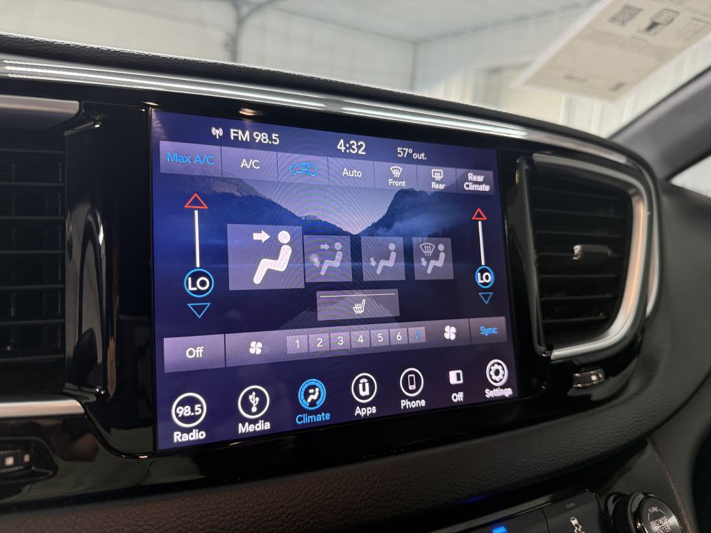 2018 Chrysler Pacifica Image 19