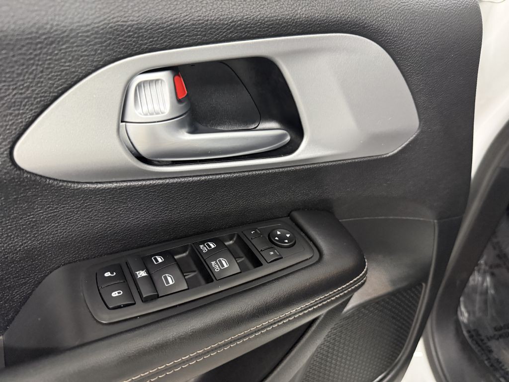 2018 Chrysler Pacifica Image 22