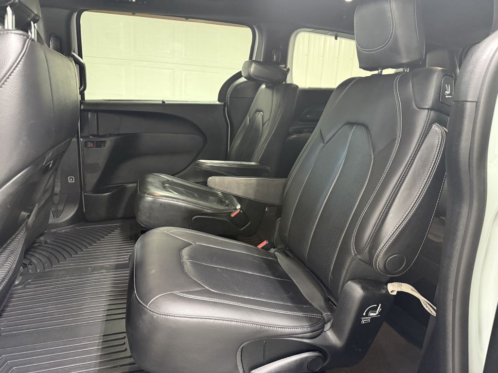 2018 Chrysler Pacifica Image 23