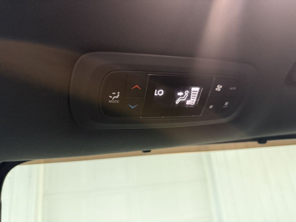 2018 Chrysler Pacifica Image 28