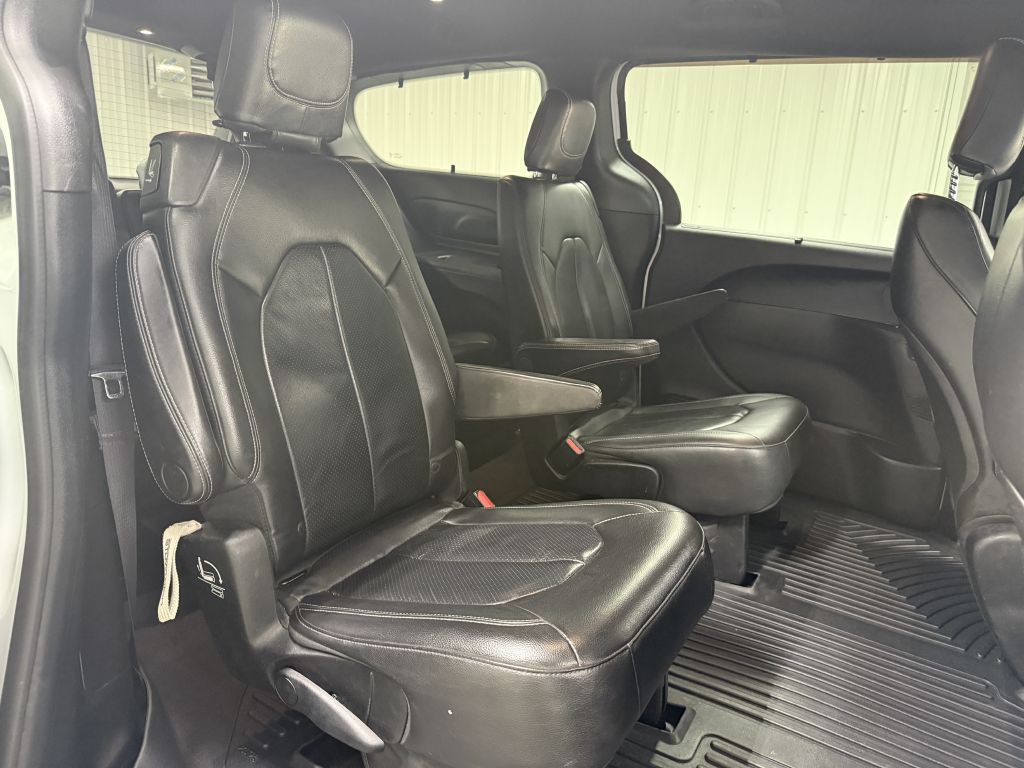 2018 Chrysler Pacifica Image 31