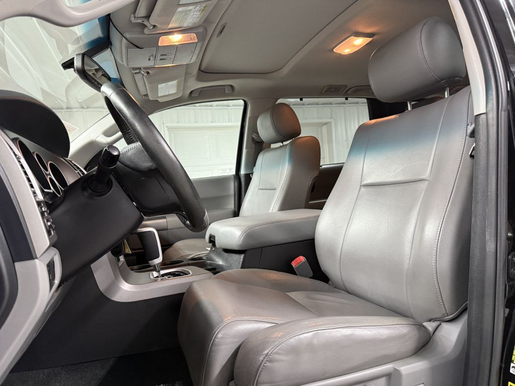2014 Toyota Sequoia Image 9