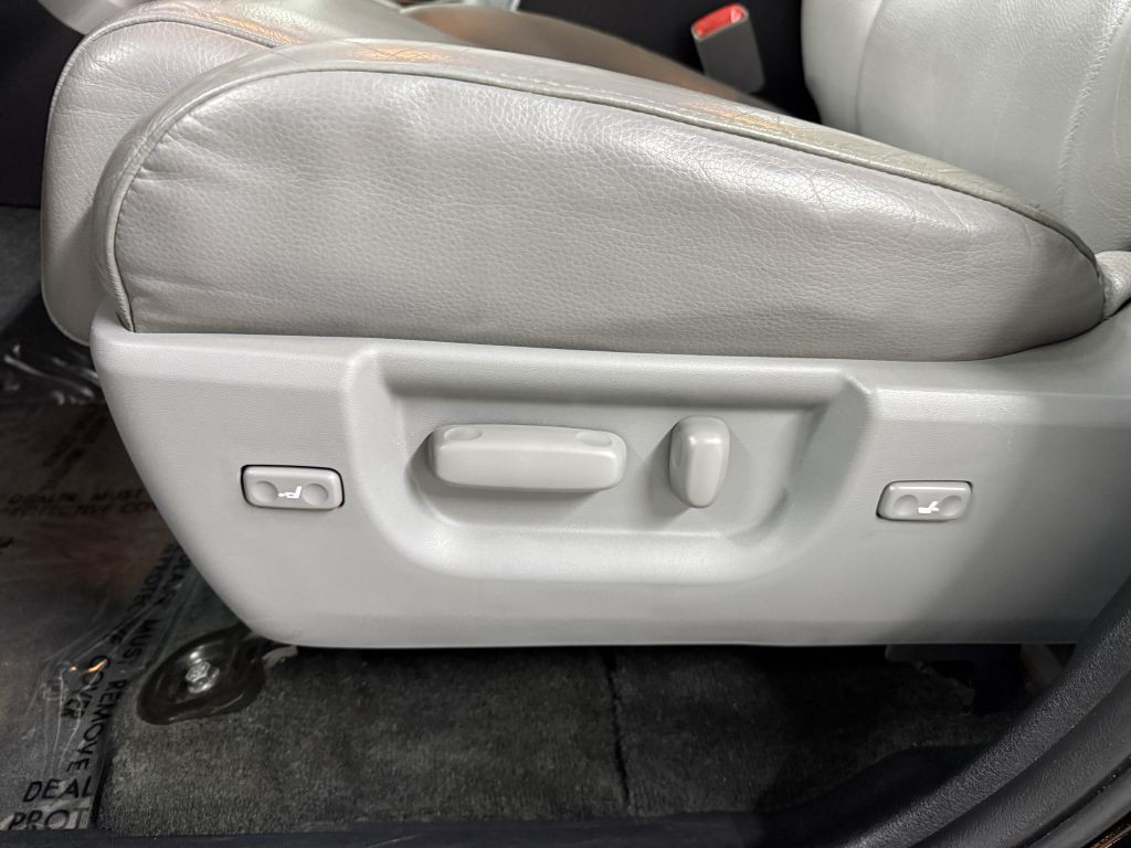 2014 Toyota Sequoia Image 10