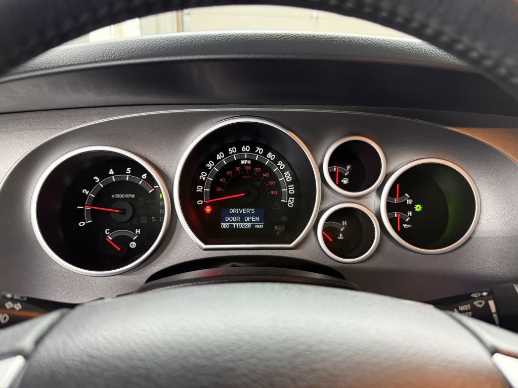 2014 Toyota Sequoia Image 12