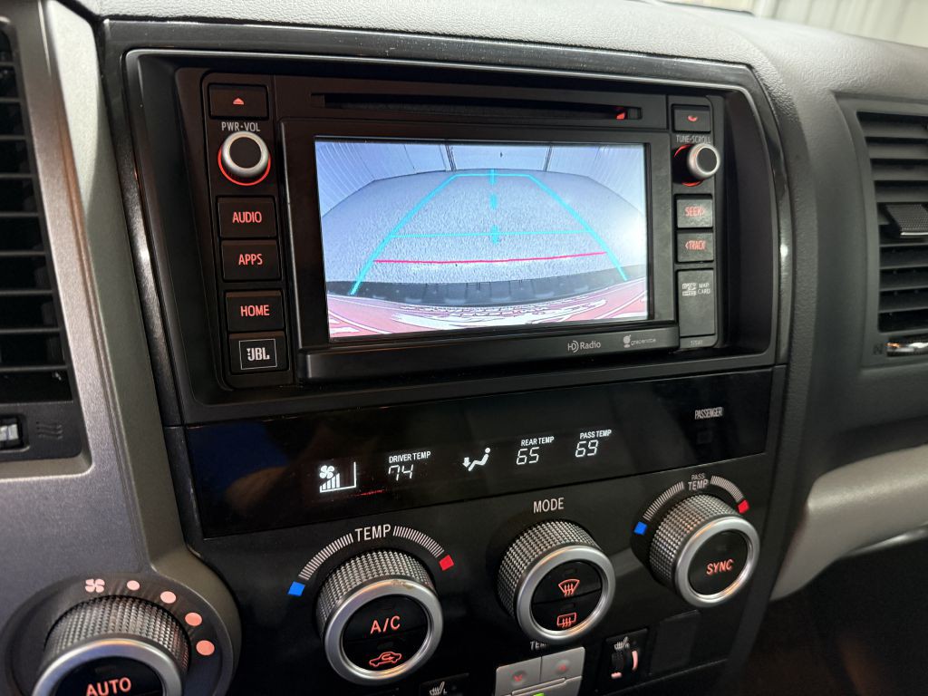 2014 Toyota Sequoia Image 18
