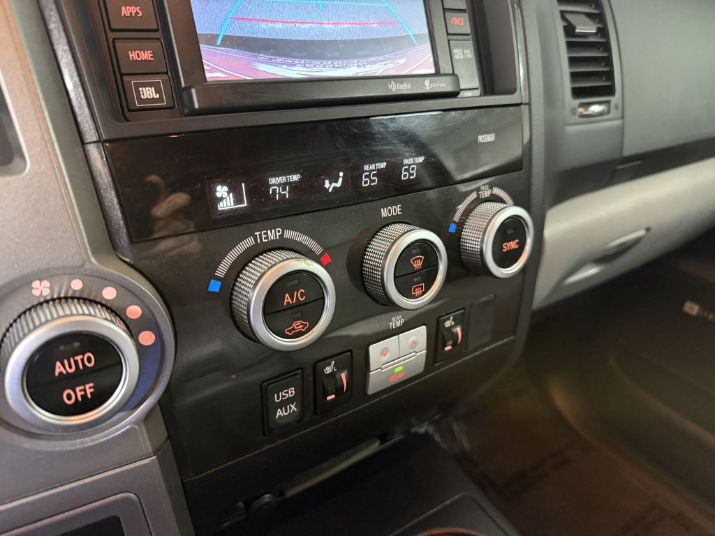 2014 Toyota Sequoia Image 19