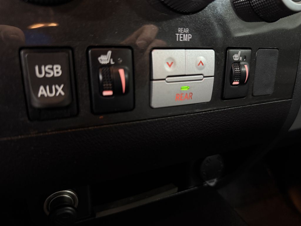 2014 Toyota Sequoia Image 20