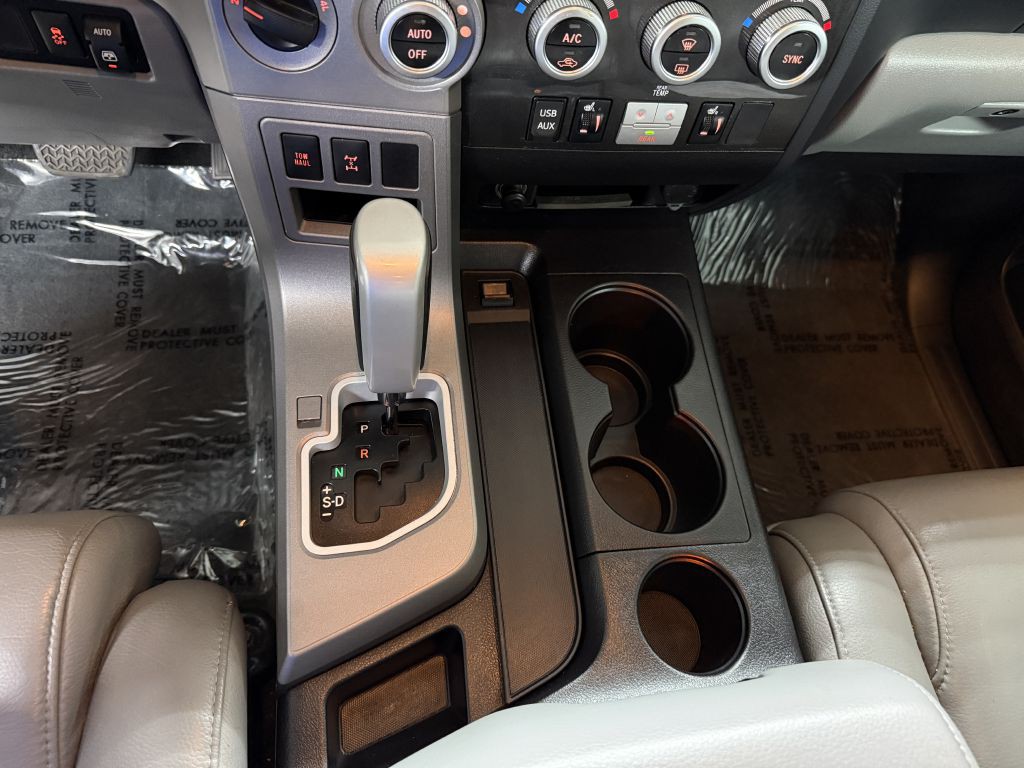 2014 Toyota Sequoia Image 21