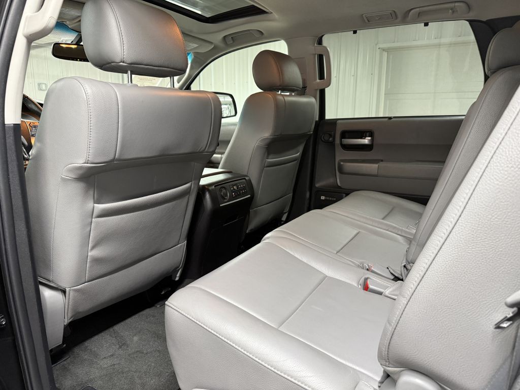 2014 Toyota Sequoia Image 27