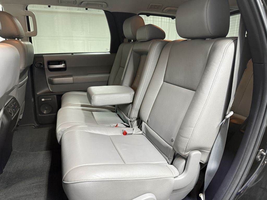 2014 Toyota Sequoia Image 28