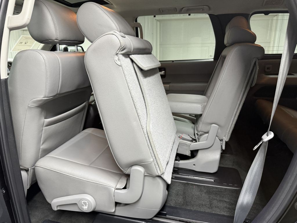 2014 Toyota Sequoia Image 30