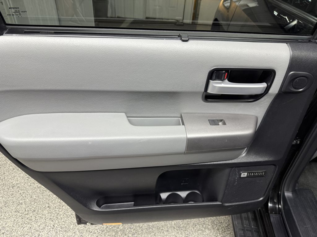 2014 Toyota Sequoia Image 31