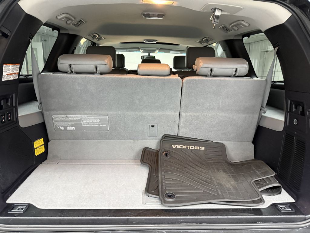 2014 Toyota Sequoia Image 32