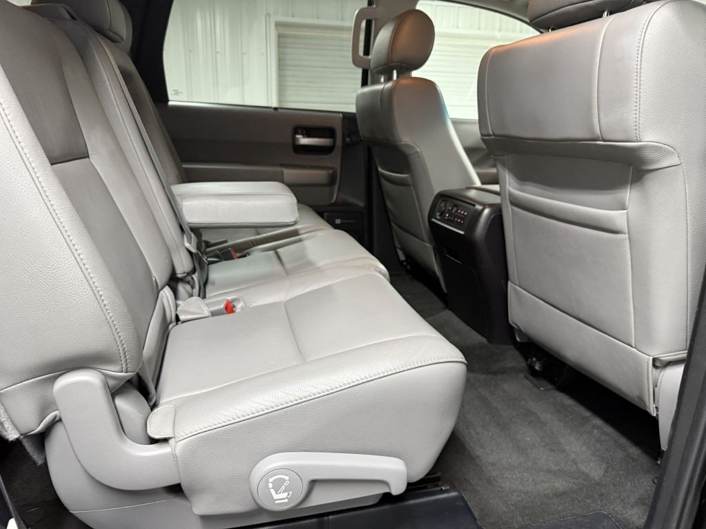 2014 Toyota Sequoia Image 34