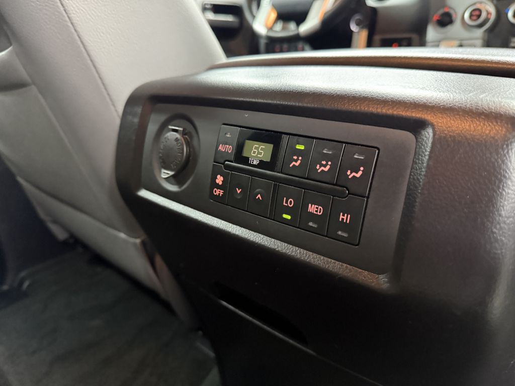 2014 Toyota Sequoia Image 35