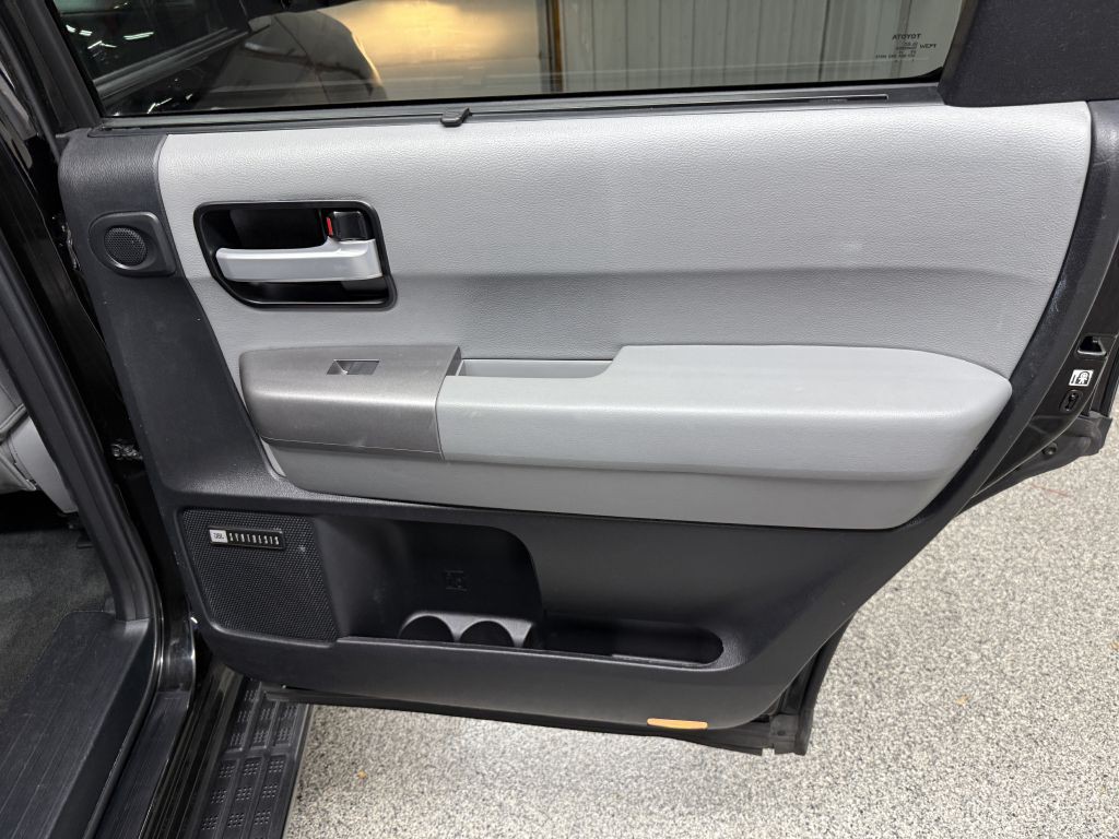 2014 Toyota Sequoia Image 36