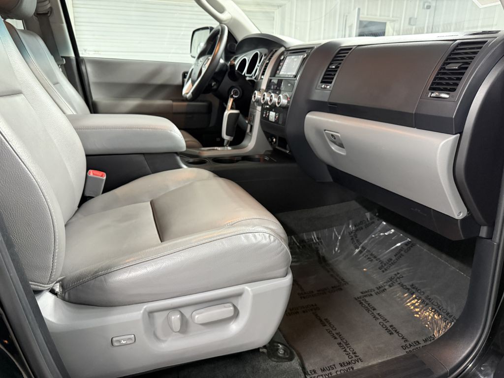 2014 Toyota Sequoia Image 37