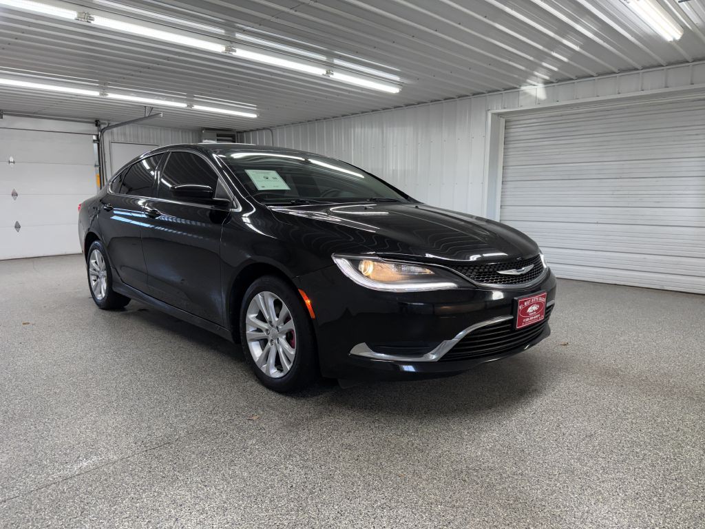 2015 Chrysler 200 Image 1