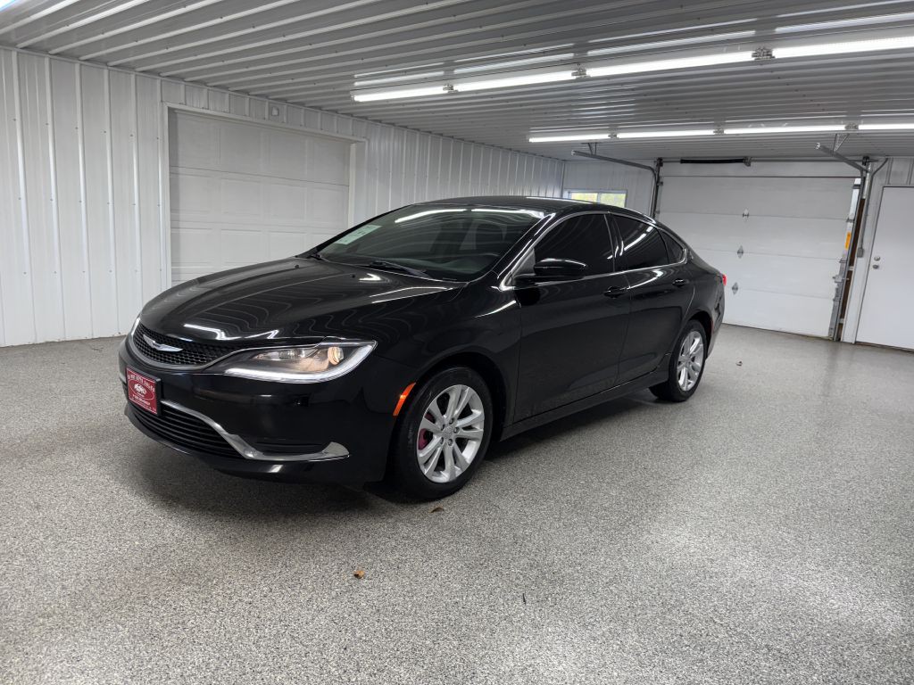 2015 Chrysler 200 Image 2