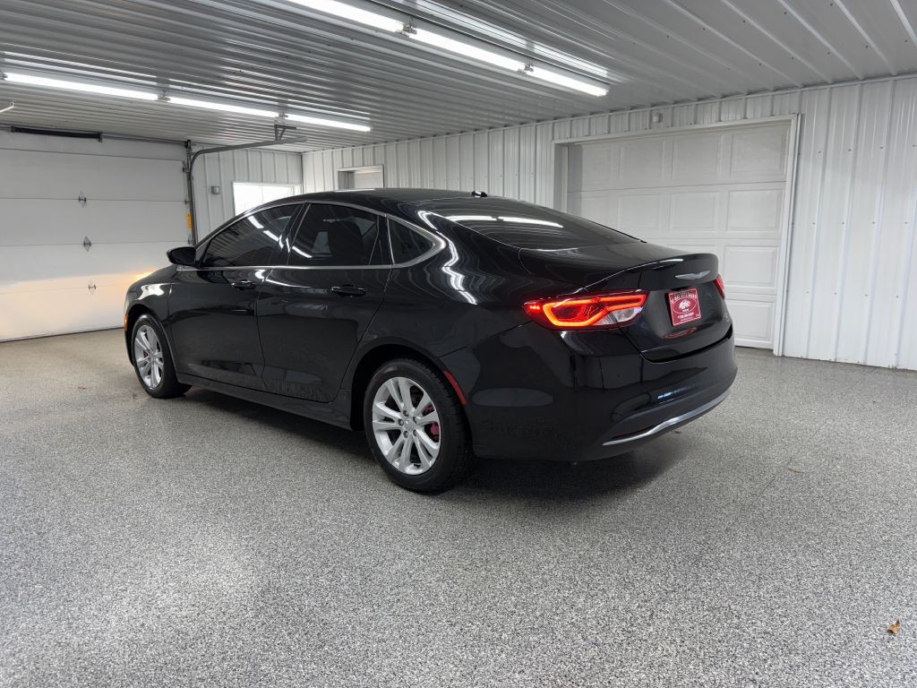 2015 Chrysler 200 Image 3