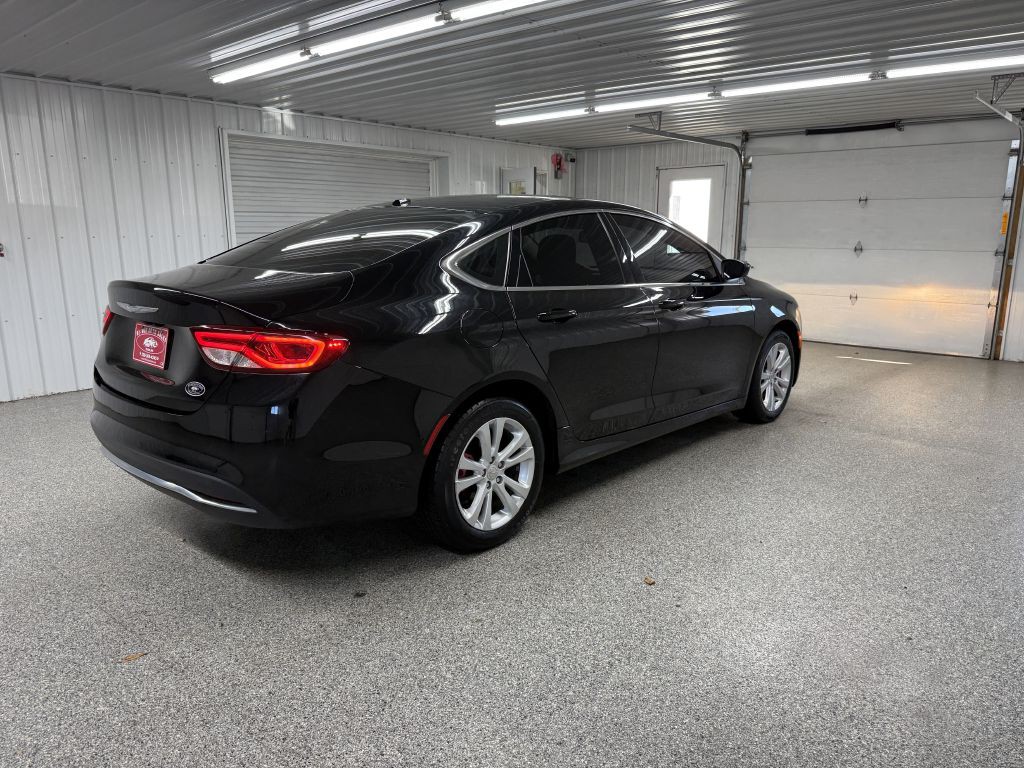 2015 Chrysler 200 Image 5