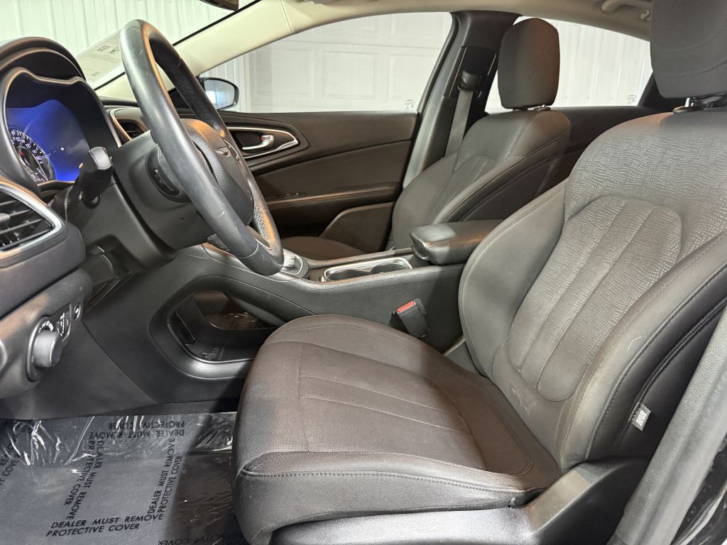 2015 Chrysler 200 Image 7