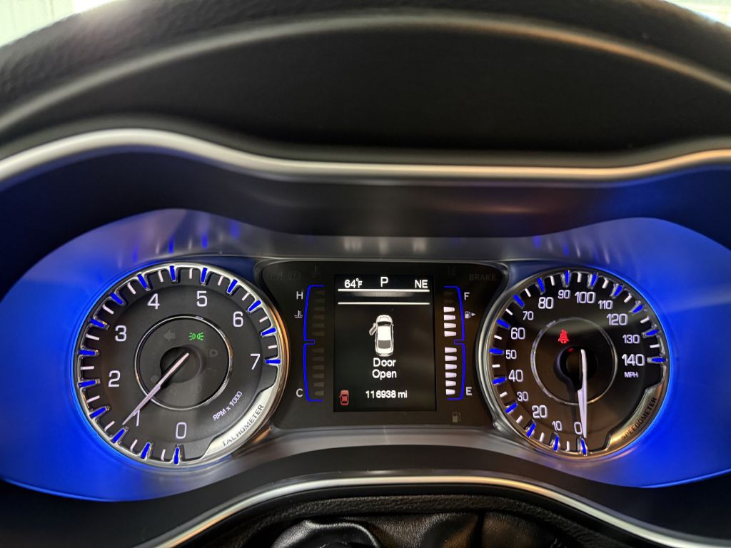 2015 Chrysler 200 Image 11