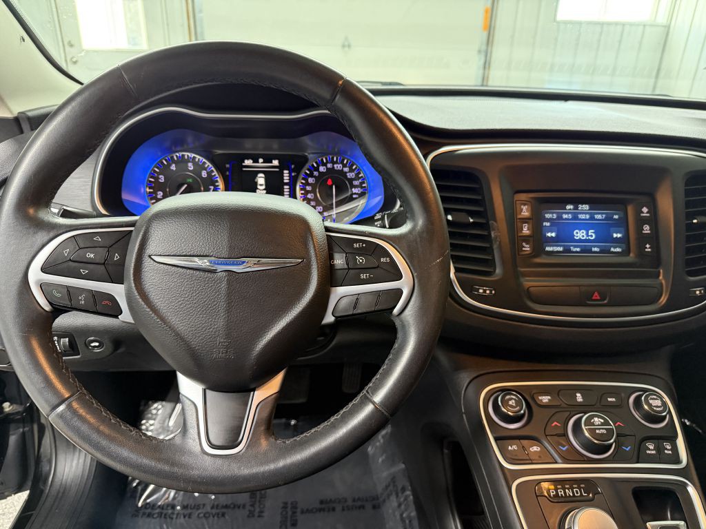 2015 Chrysler 200 Image 12